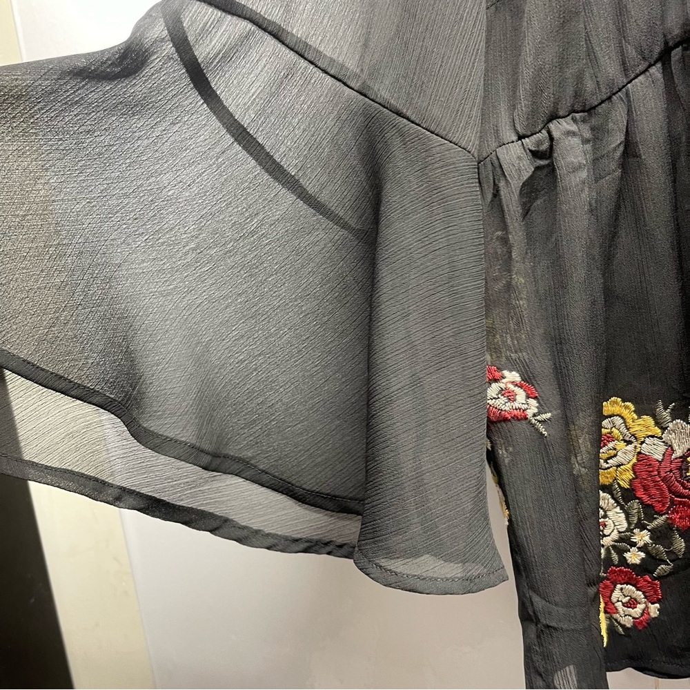 Torrid embroidered chiffon bell sleeve blouse 3X - Picture 5 of 10